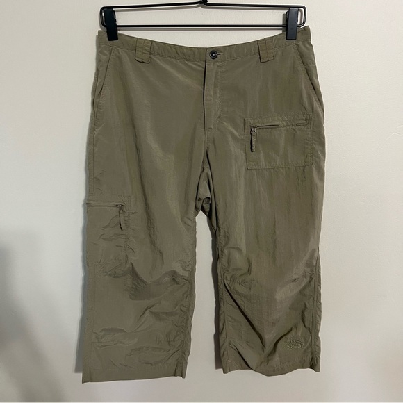 The North Face Women’s Cargo Hiking Capris Olive Green size 4 - Picture 1 of 10